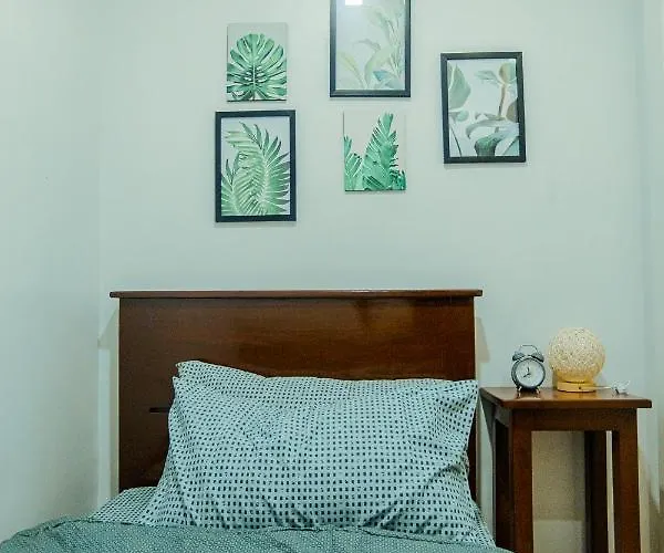 Yong's Place At Isabelle De Valenzuela Apartment Manila
